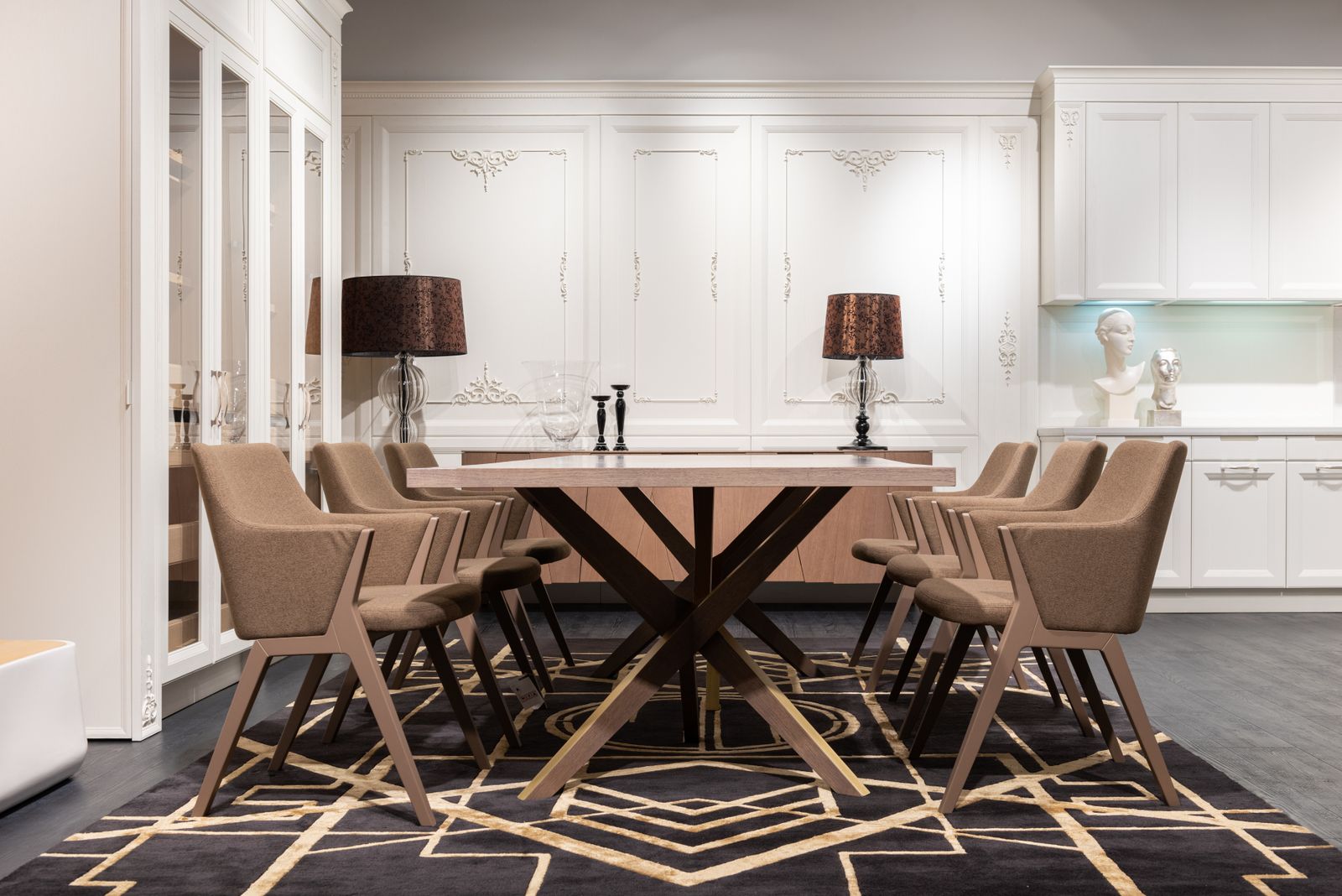 Elegant dining room in a Dr. Phillips rental home